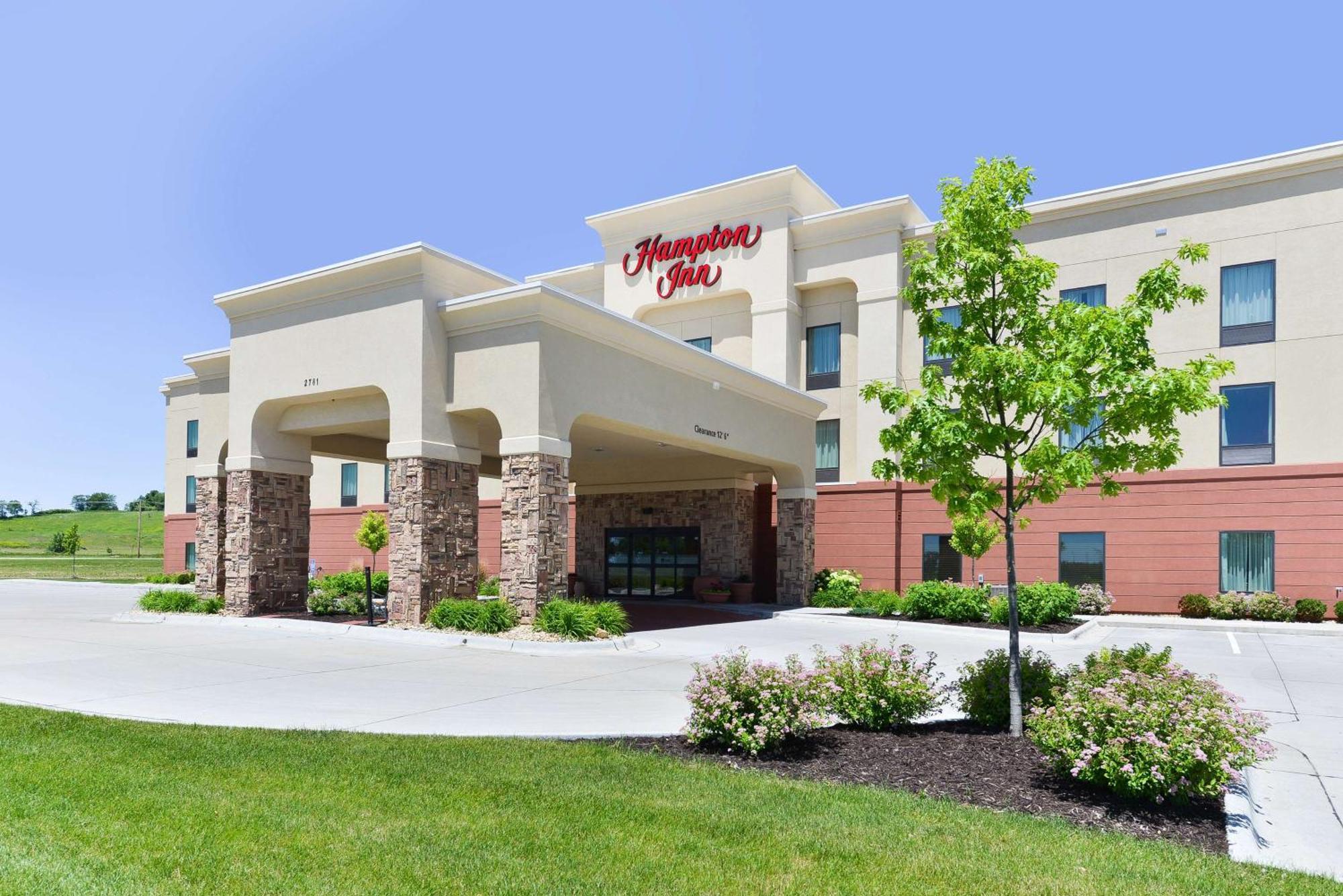 Hampton Inn Clinton Exteriör bild